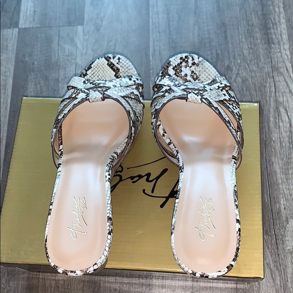 Thalia Sodi Jaylen Open Toe Casual Slide Sandals - Picture 8 of 9